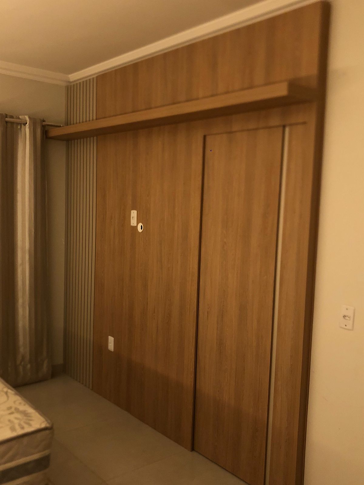 Quarto planejado com guarda-roupa sob medida em Resende
